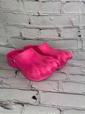 Clawz Unisex Bright Pink Toe-Sculpted EVA Clog Slides with Heel Strap